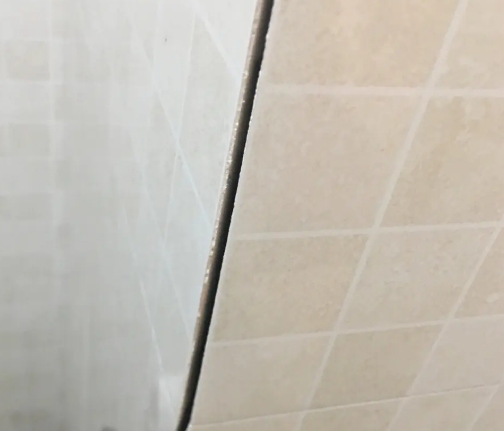 吕梁瓷砖空鼓维修公司分享阳台瓷砖脱落的修复过程可以分为以下几个步骤