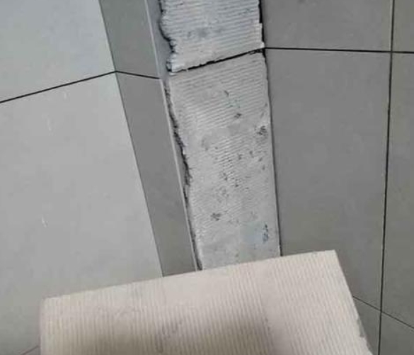 吕梁瓷砖空鼓维修公司分享下厨房瓷砖脱落的补救措施。